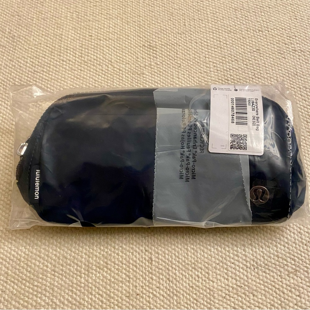 Lululemon Everywhere Belt Bag 1L, True Navy